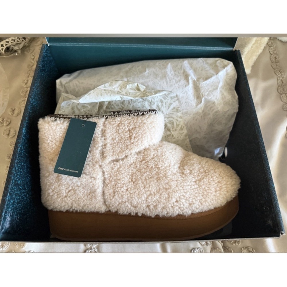 EMU Australia Stinger Micro Teddy Platform Boots Natural Sz 9 NIB